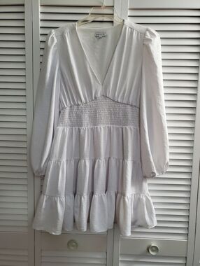 Gianni Bini White Tiered V-Neck Smocked Mini Dress Sz Large